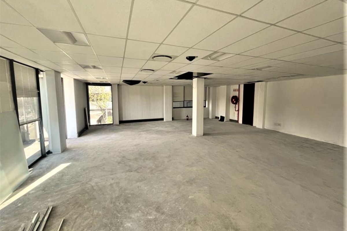 433m2 office space to let in Parktown - Photo 4