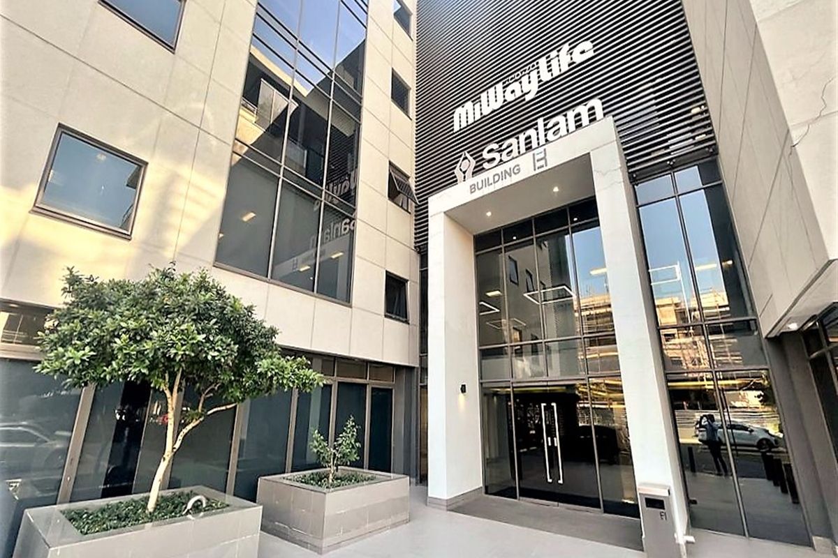 433m2 office space to let in Parktown - Photo 3