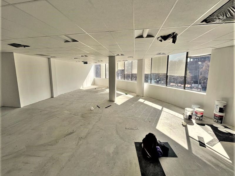 433m2 office space to let in Parktown - Photo 5