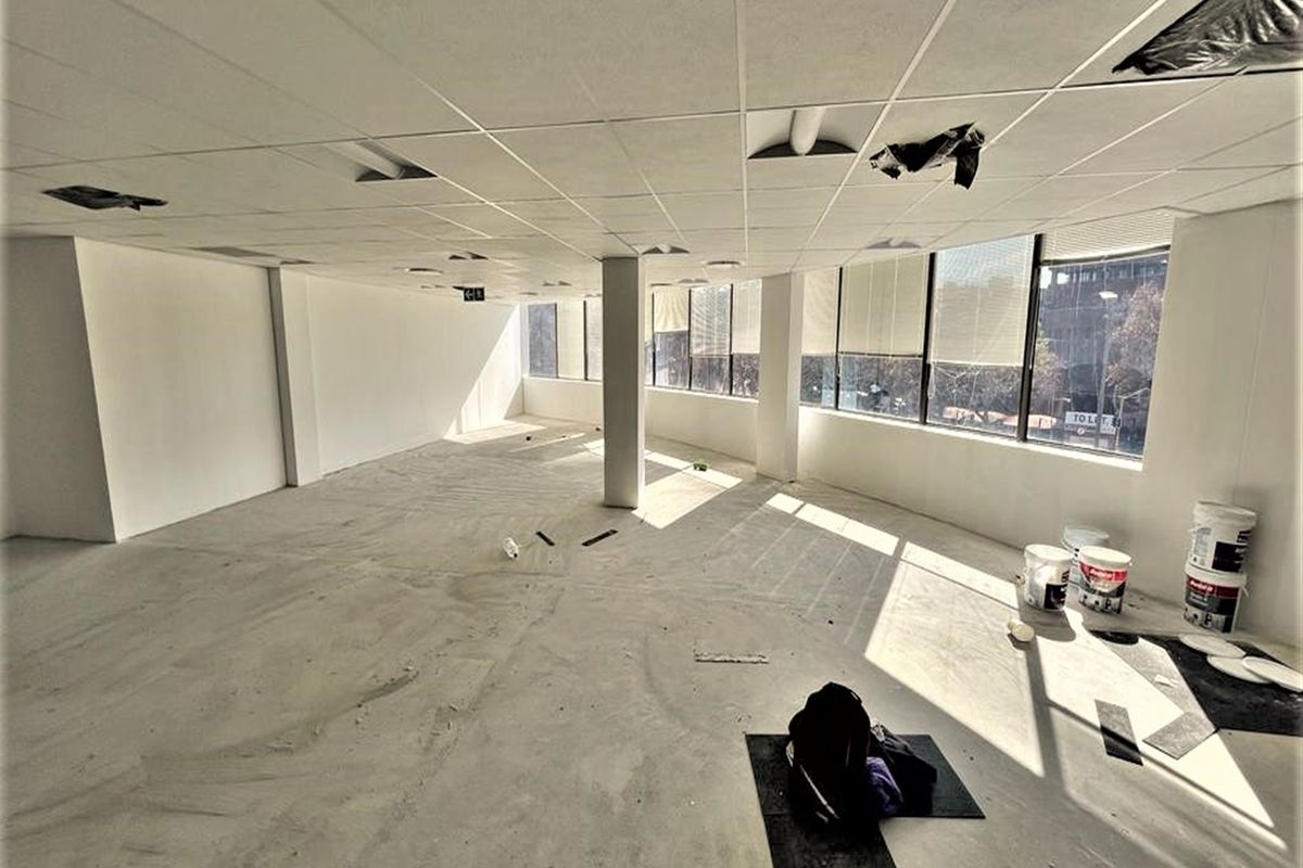 433m2 office space to let in Parktown - Photo 5