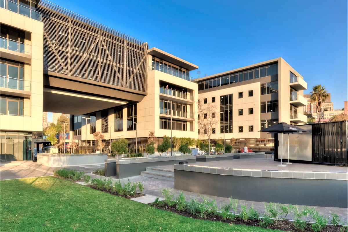 433m2 office space to let in Parktown - Photo 2