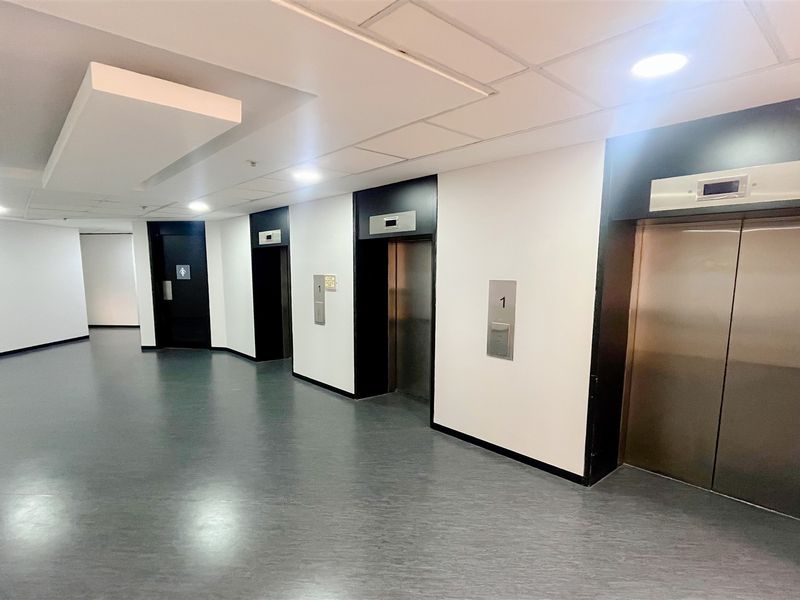 Office space to let in Parktown - Photo 4