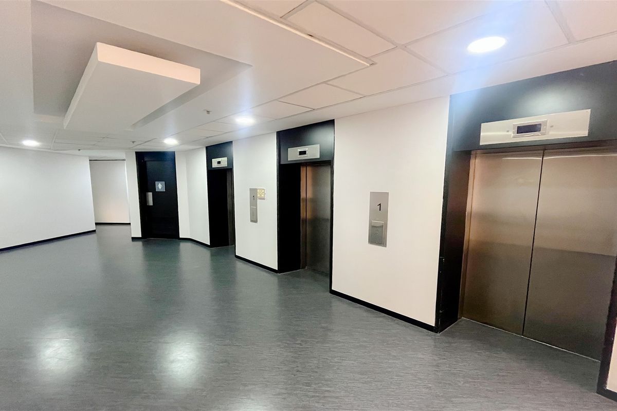 Office space to let in Parktown - Photo 4