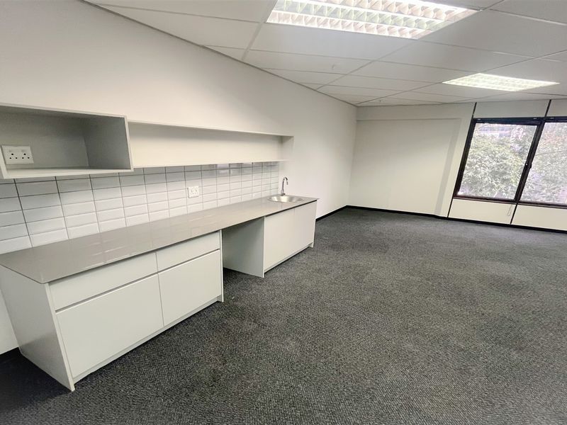 Office space to let in Parktown - Photo 3