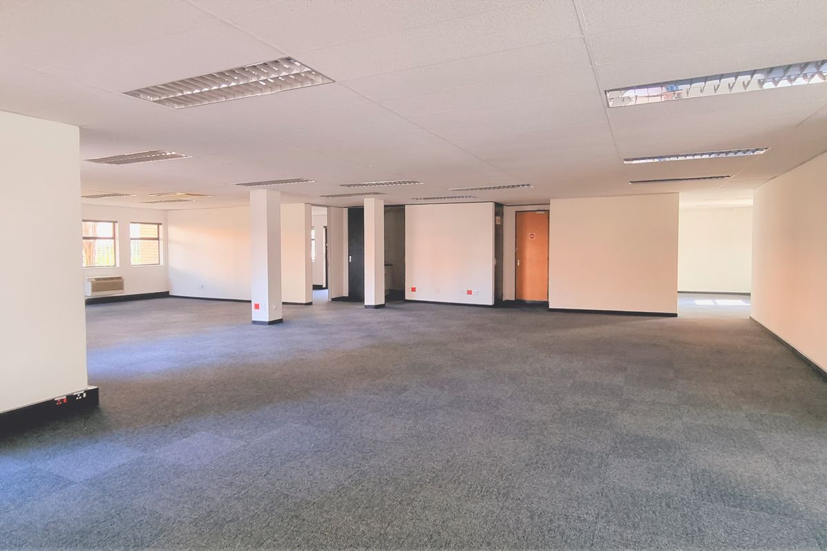 Office to let in Northdowns Office Park - Photo 4
