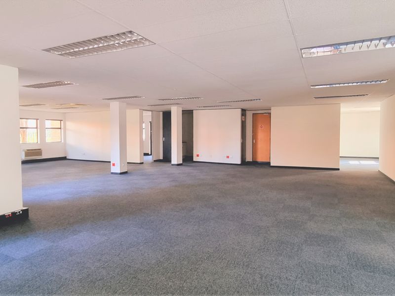 Office to let in Northdowns Office Park - Photo 4