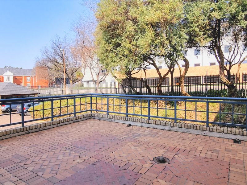 Office to let in Northdowns Office Park - Photo 5