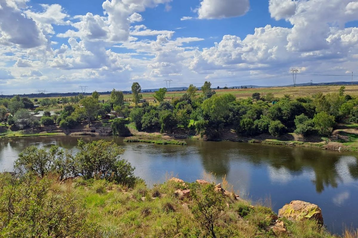 Your Riverside Dream: 15 000sqm of Untouched Beauty with 80 Metres of River Frontage - Photo 5