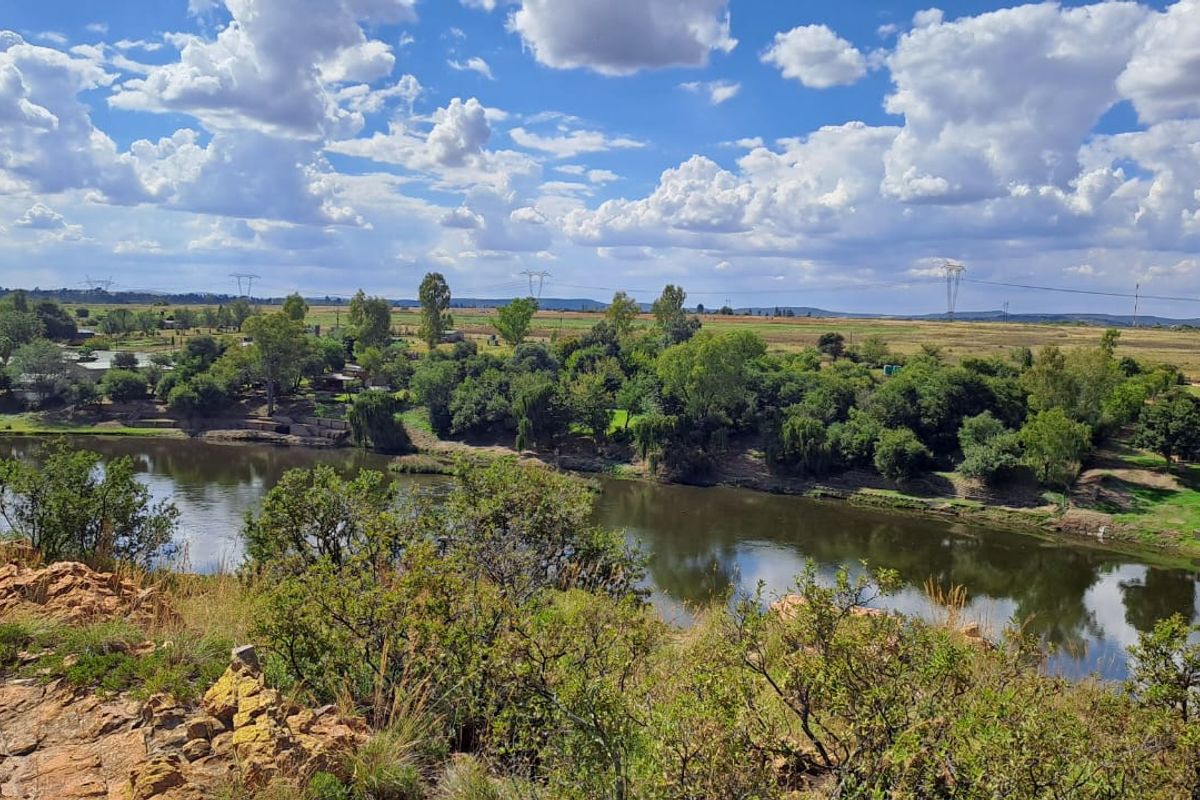 Your Riverside Dream: 15 000sqm of Untouched Beauty with 80 Metres of River Frontage - Photo 3