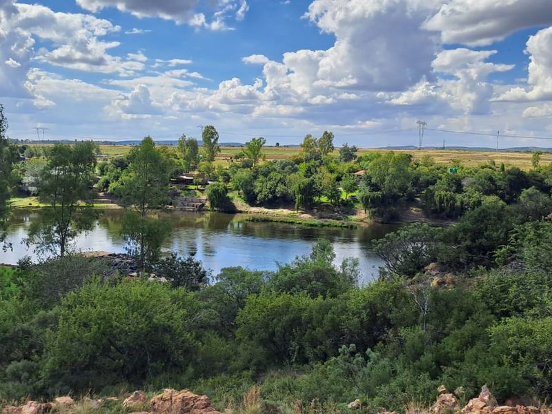 Your Riverside Dream: 15 000sqm of Untouched Beauty with 80 Metres of River Frontage - Photo 2
