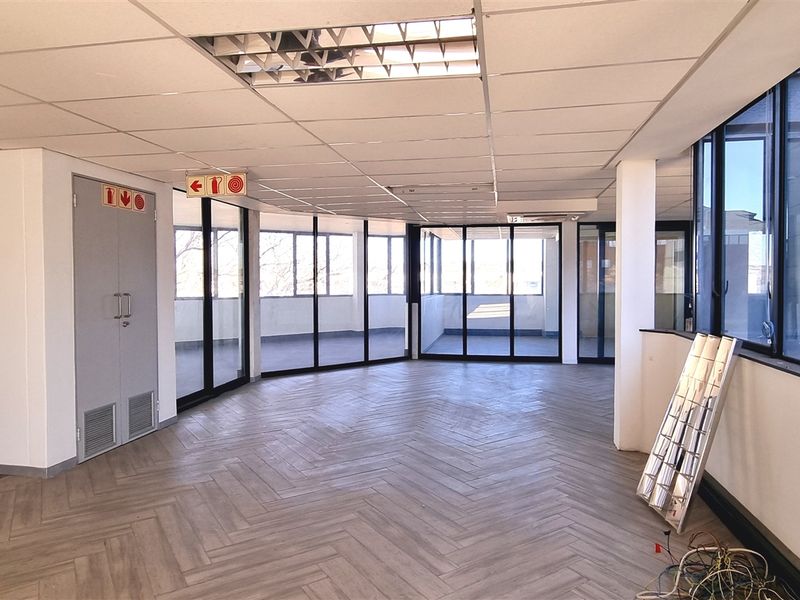 Modern offices to let in 359 Rivonia Boulevard - Photo 8