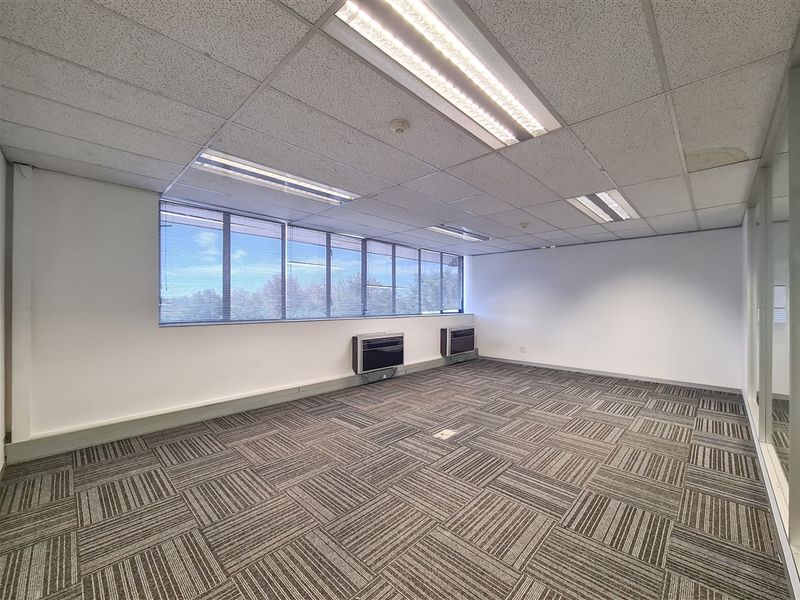 Commercial Office to Let in Constantia Park - Photo 9