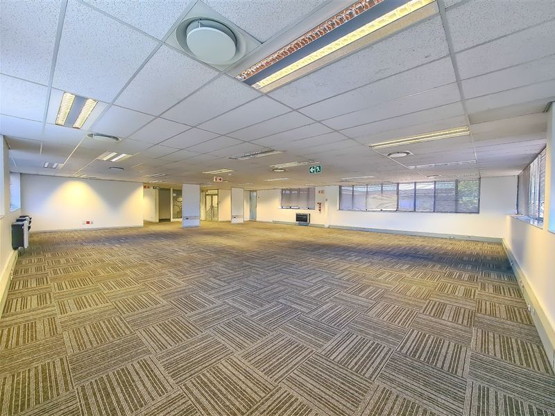 2960m2 A-Grade Building to Let in Constanta Kloof - Photo 7