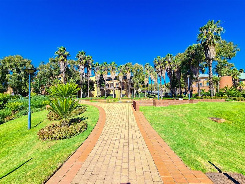 2960m2 A-Grade Building to Let in Constanta Kloof - Photo 4