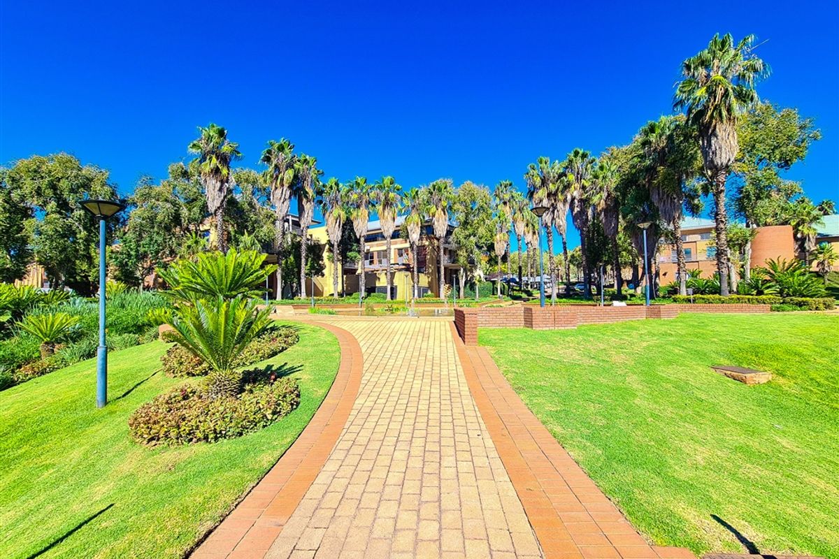 2960m2 A-Grade Building to Let in Constanta Kloof - Photo 4