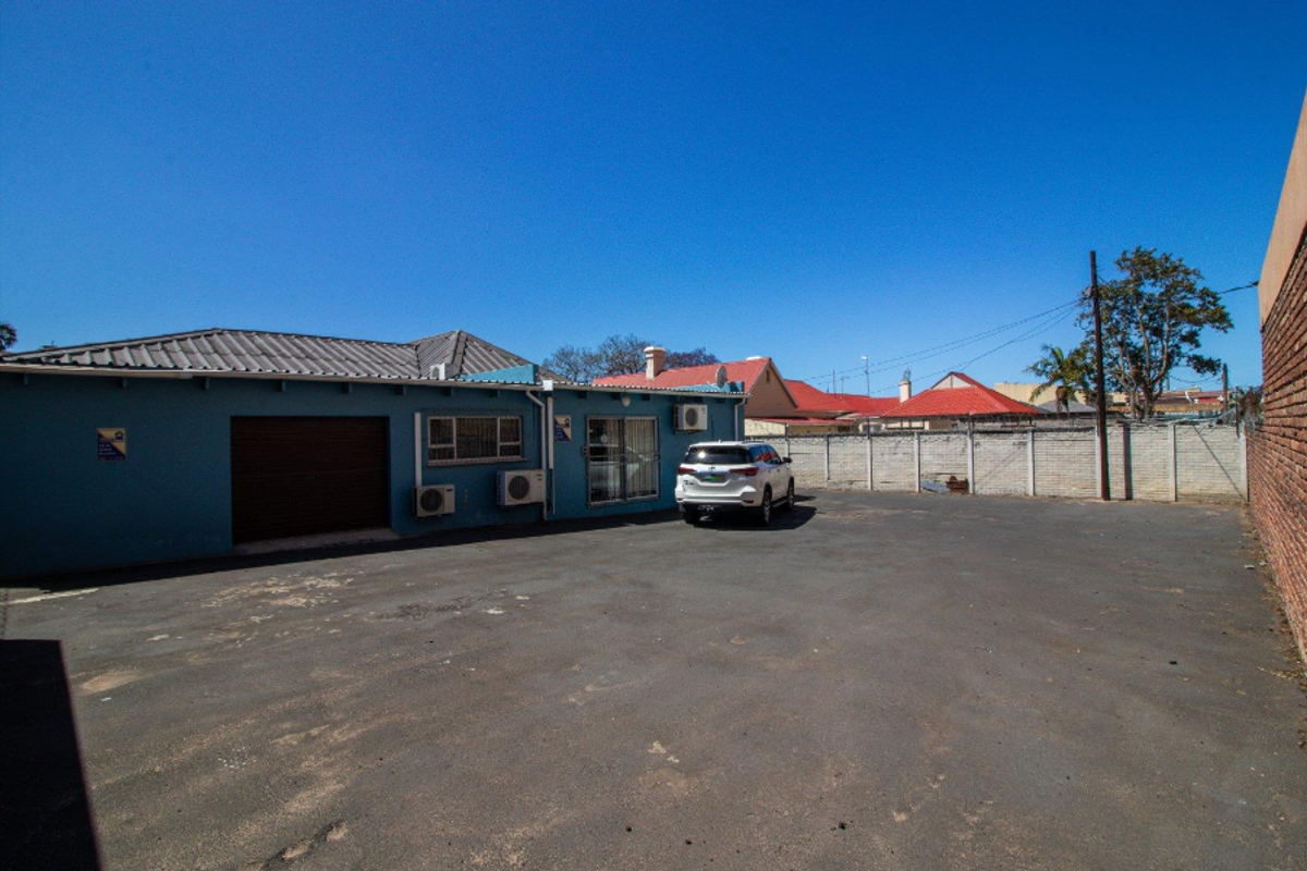 Commercial property in the middle of Southernwood for sale - Photo 2