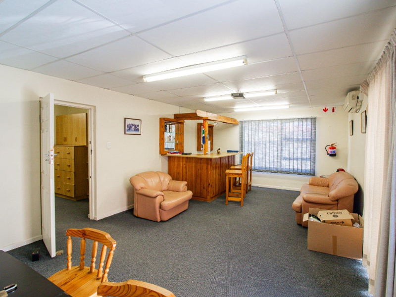 Commercial property in the middle of Southernwood for sale - Photo 7