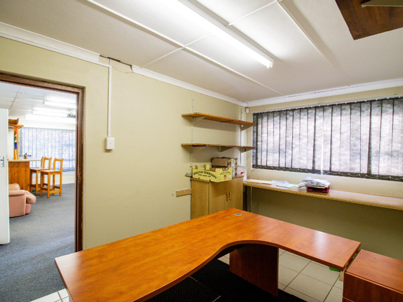 Commercial property in the middle of Southernwood for sale - Photo 6
