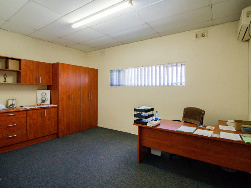 Commercial property in the middle of Southernwood for sale - Photo 10