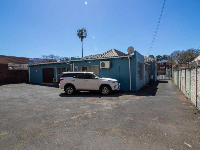 Commercial property in the middle of Southernwood for sale - Photo 3