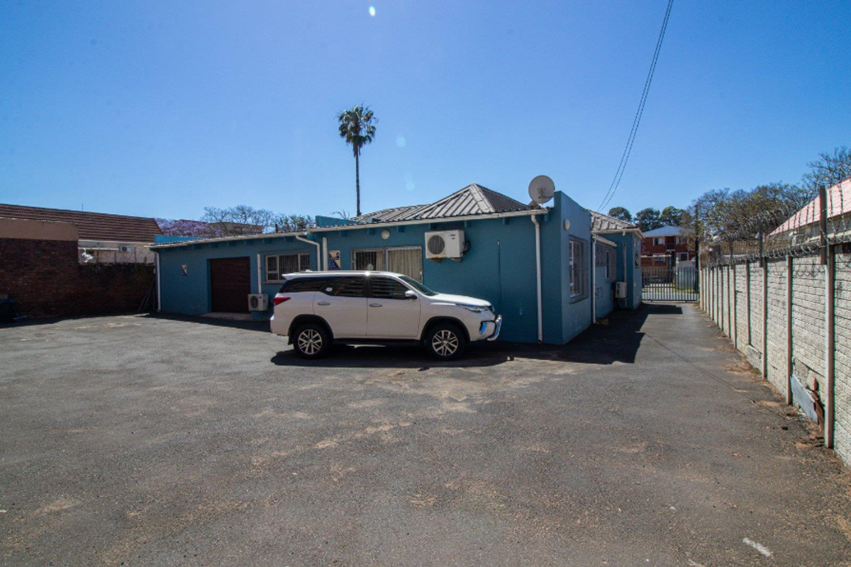 Commercial property in the middle of Southernwood for sale - Photo 3