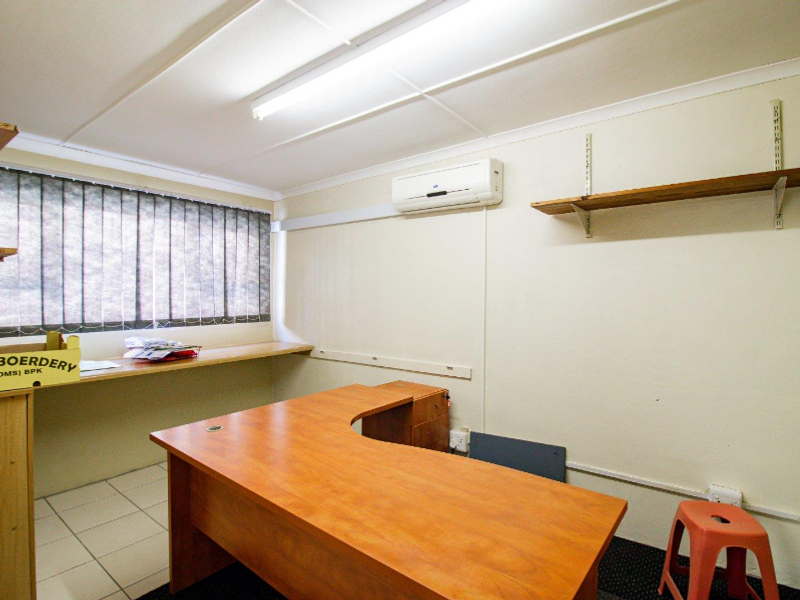 Commercial property in the middle of Southernwood for sale - Photo 5