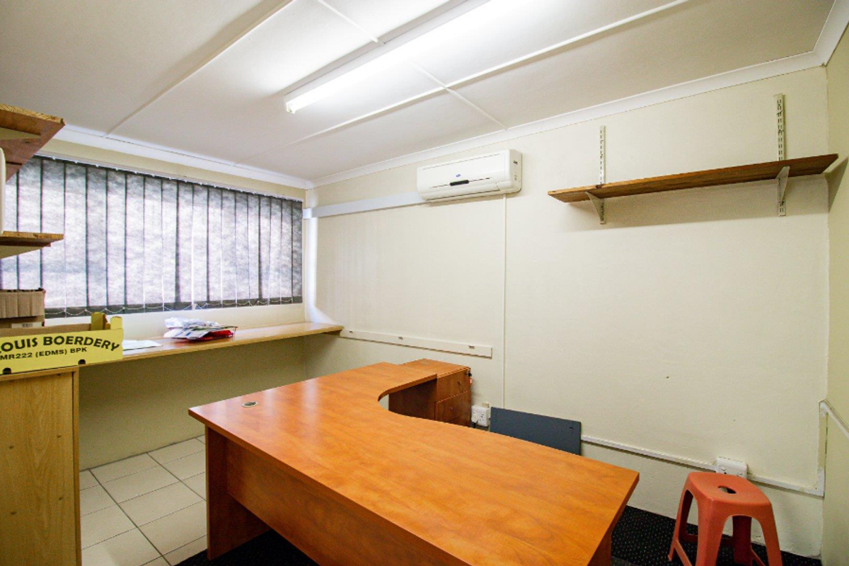 Commercial property in the middle of Southernwood for sale - Photo 5