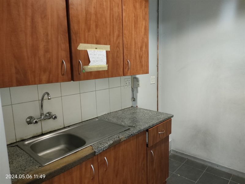 441m2  Warehouse  - TO LEASE - Photo 2