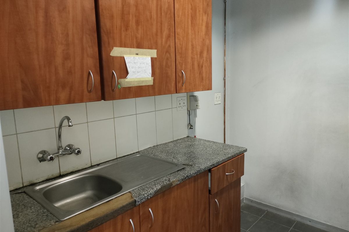 441m2  Warehouse  - TO LEASE - Photo 2