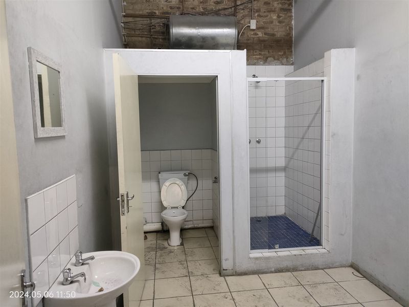 441m2  Warehouse  - TO LEASE - Photo 4