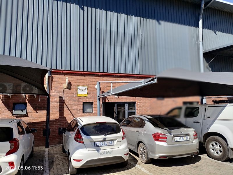 441m2  Warehouse  - TO LEASE - Photo 10