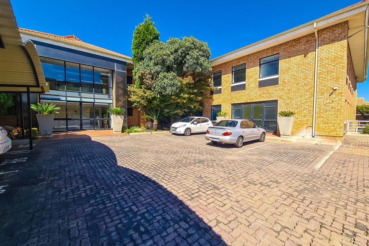 357m2 Modern Office to Let in Constantia Ridge Office Park - Photo 2