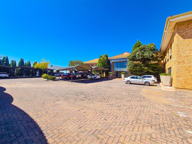 357m2 Modern Office to Let in Constantia Ridge Office Park - Photo 3