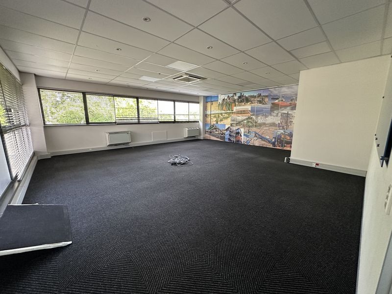 First Floor Office Space - 924m2 Available To Rent in Golf Park, Mowbray - Photo 8