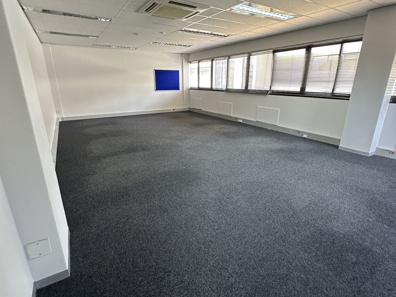 First Floor Office Space - 924m2 Available To Rent in Golf Park, Mowbray - Photo 7
