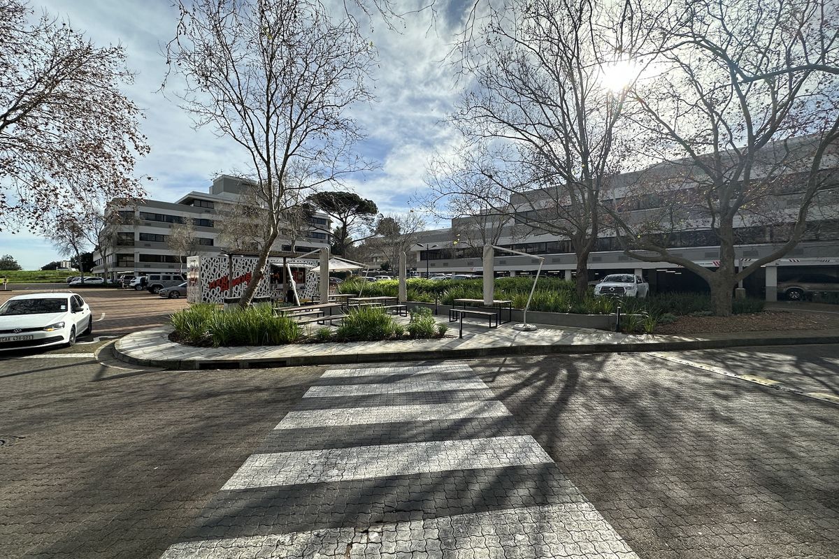 First Floor Office Space - 924m2 Available To Rent in Golf Park, Mowbray - Photo 2