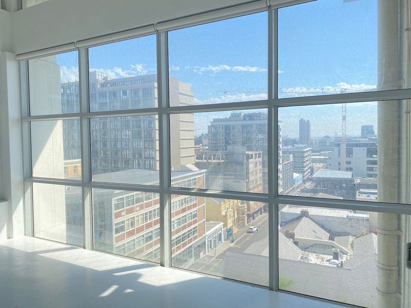 Skyline Views & Modern Design – Top-Floor Office - Photo 10