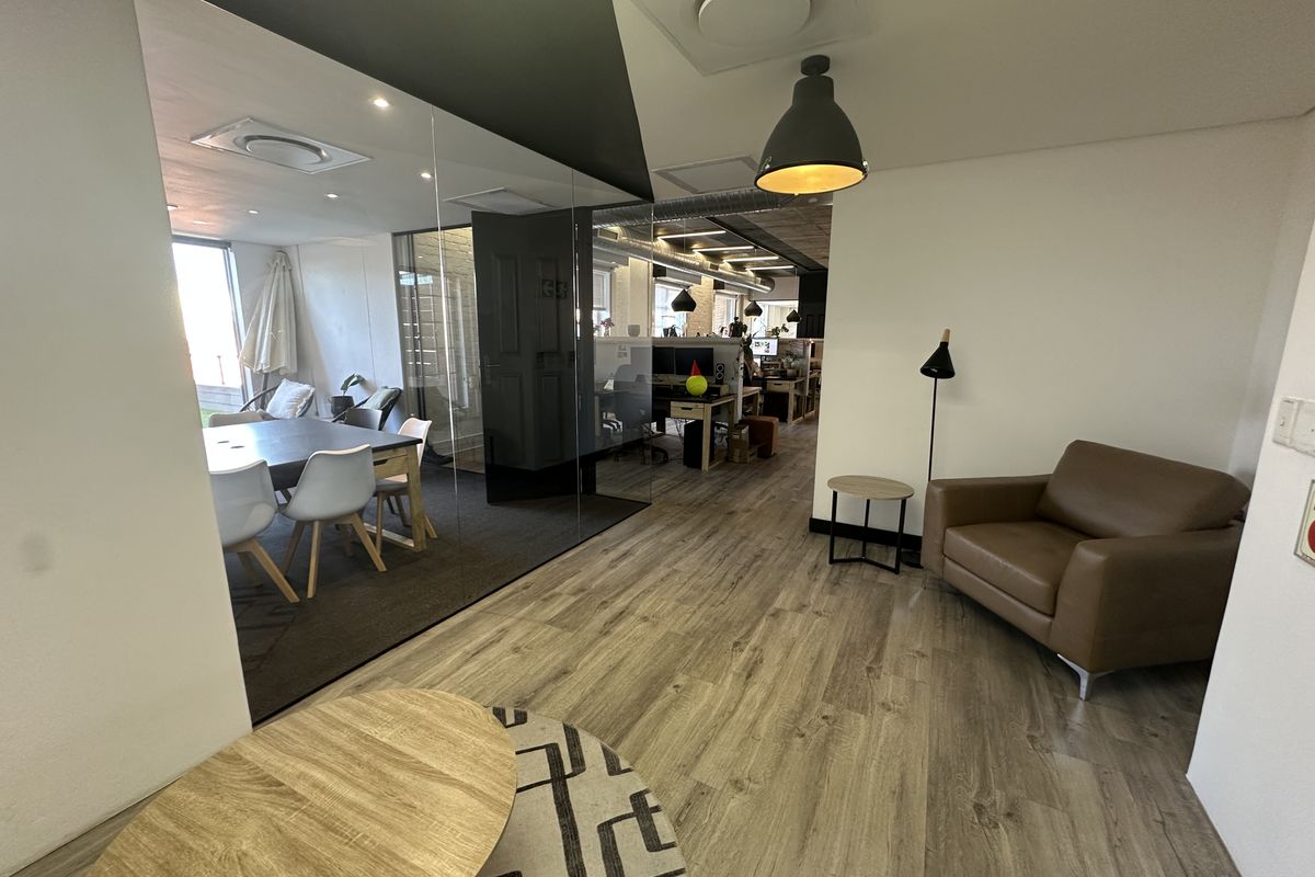 Upmarket Fitted Office with Boardroom & Balcony - Photo 2