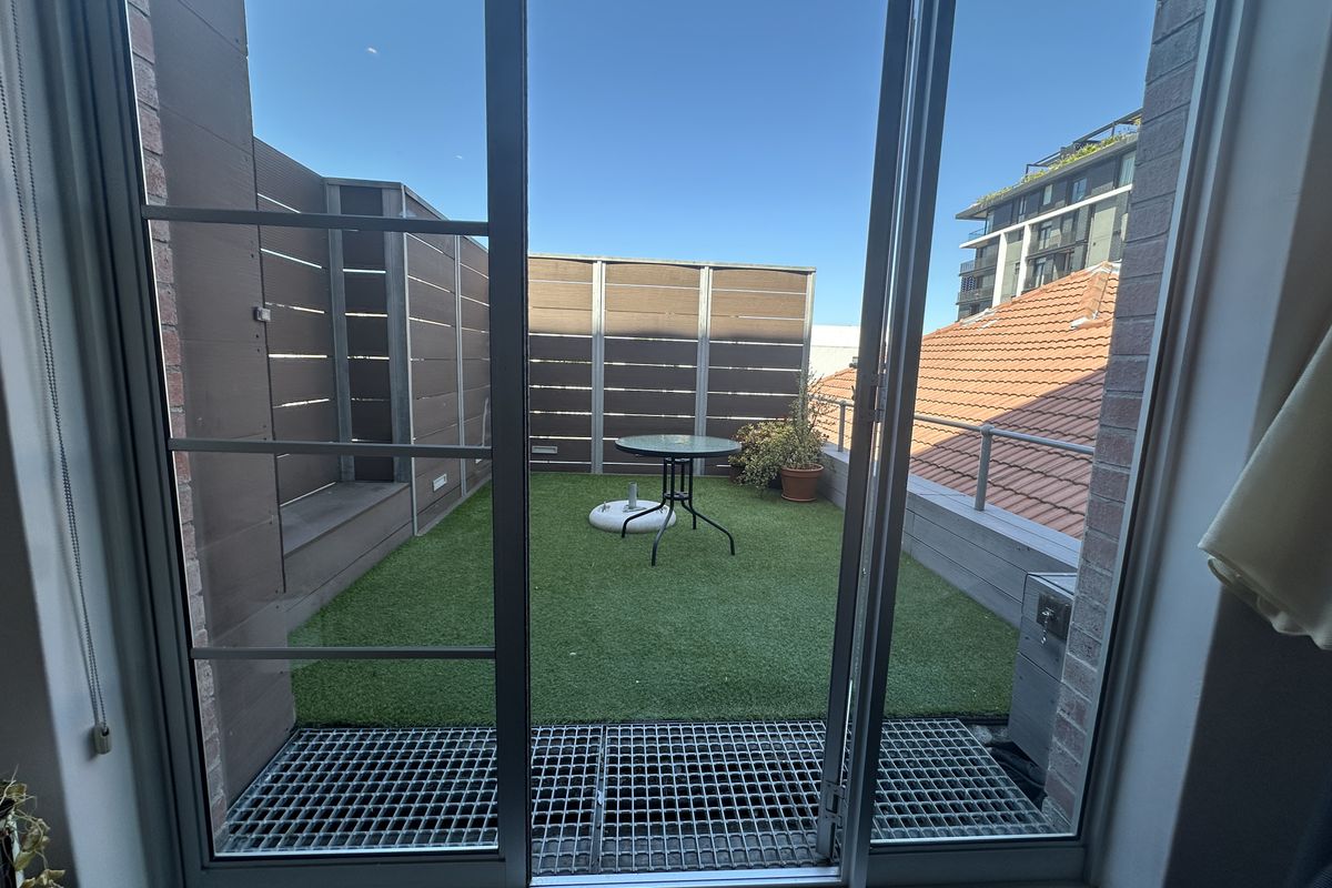 Upmarket Fitted Office with Boardroom & Balcony - Photo 4