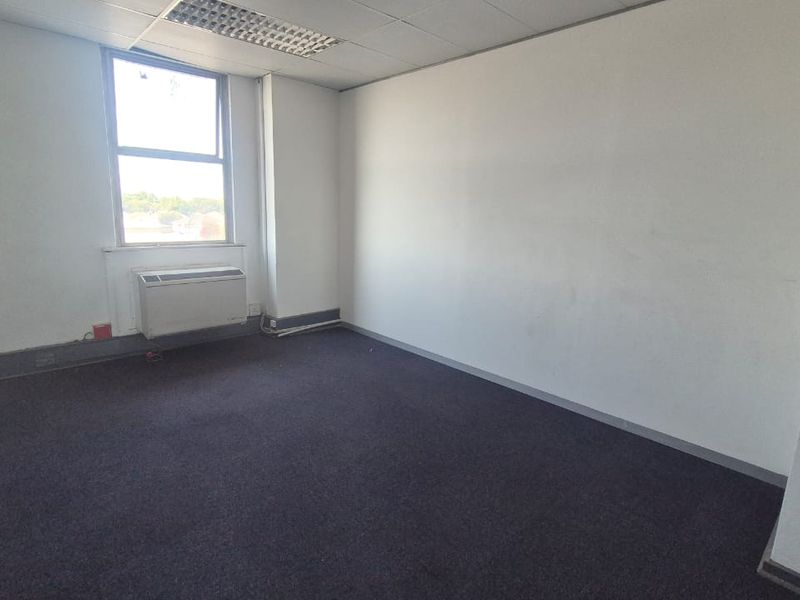 455m2 Office Space Available for Rent at Sovereign House in Bedford Gardens - Photo 4