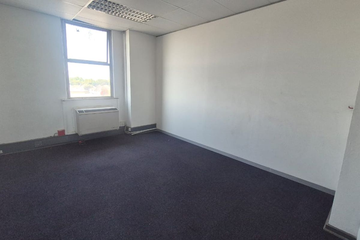 455m2 Office Space Available for Rent at Sovereign House in Bedford Gardens - Photo 4