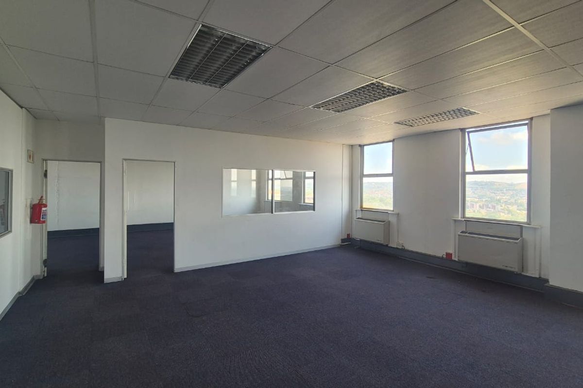 465m2 Office Space Available for Rent at Sovereign House in Bedford Gardens - Photo 3