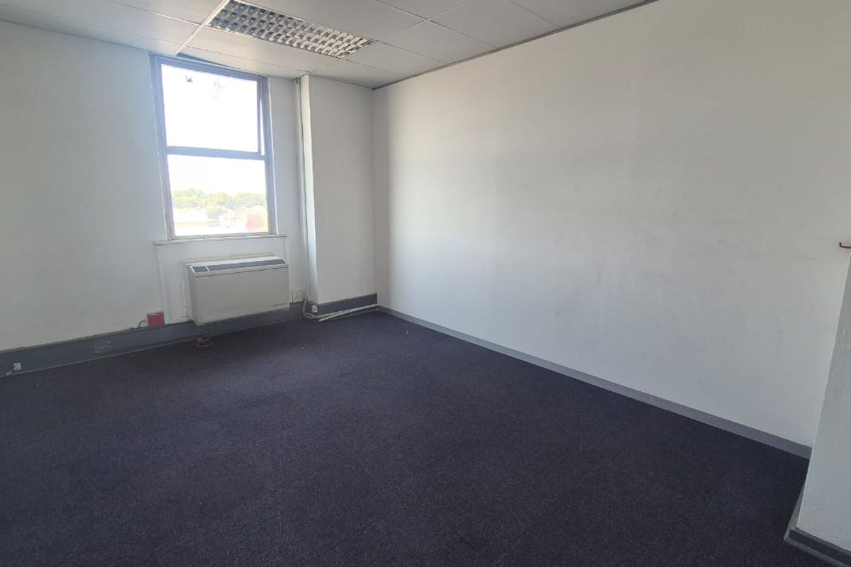 516m2 Office Space Available for Rent at Sovereign House in Bedford Gardens - Photo 5
