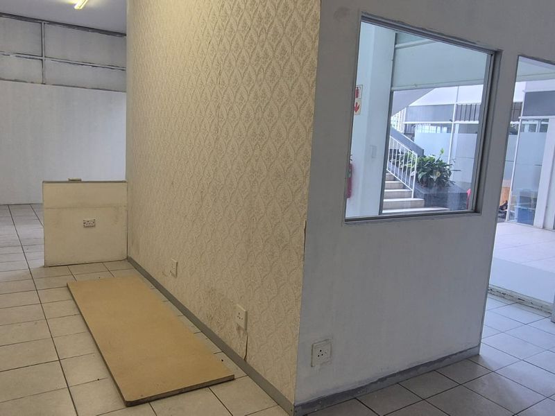 79m2 COMMERCIAL SPACE FOR RENT IN ST ANDREWS - Photo 10