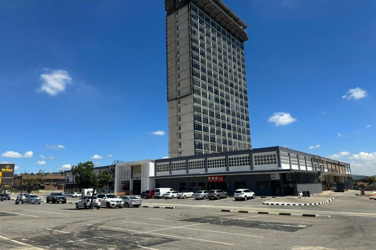 COMMERICIAL / RETAIL SPACE AVAILABLE FOR RENT - Photo 3