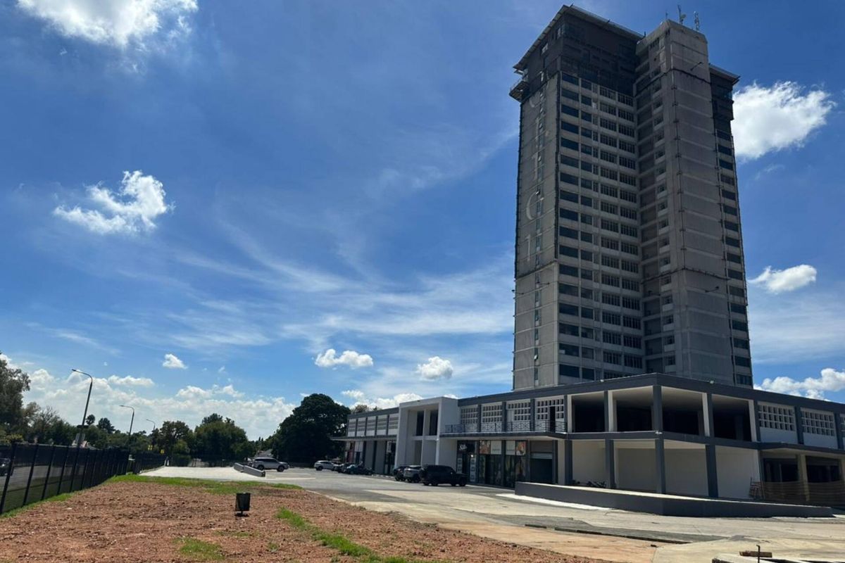 COMMERICIAL / RETAIL SPACE AVAILABLE FOR RENT - Photo 5