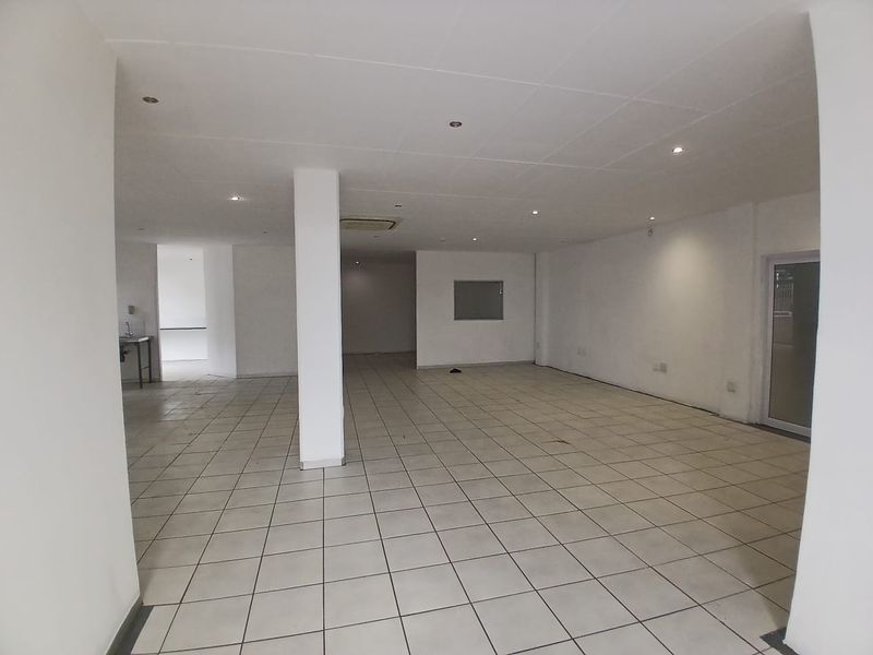 161m2 COMMERCIAL SPACE FOR RENT IN ST ANDREWS - Photo 9