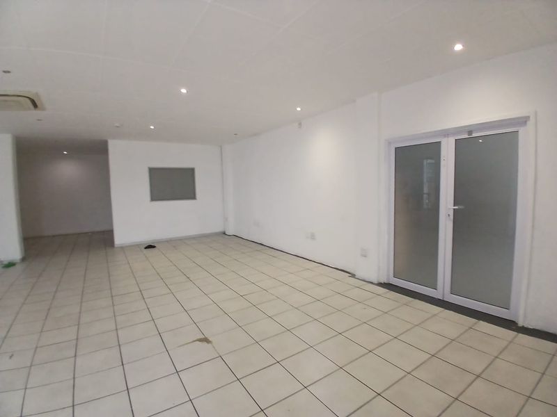 161m2 COMMERCIAL SPACE FOR RENT IN ST ANDREWS - Photo 7