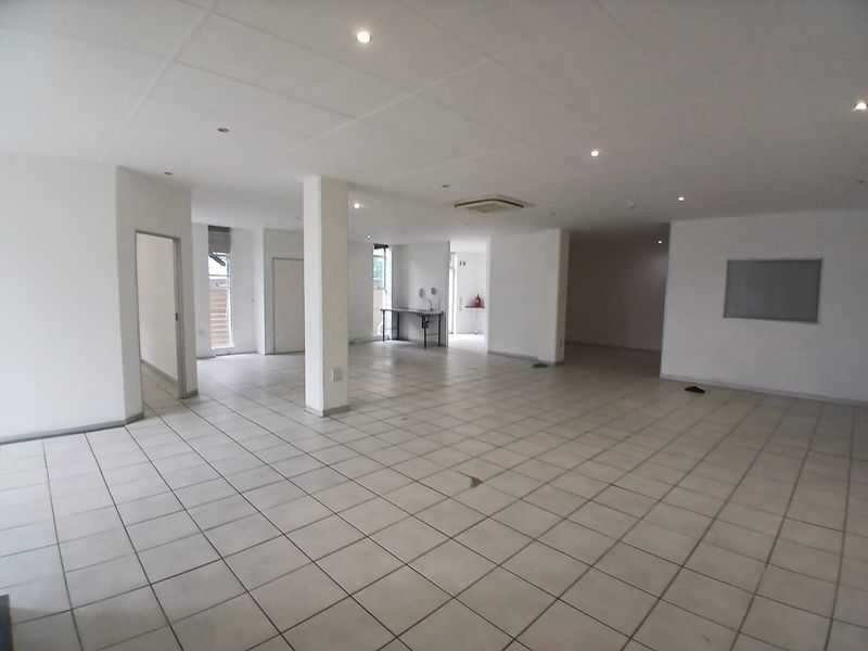 161m2 COMMERCIAL SPACE FOR RENT IN ST ANDREWS - Photo 2