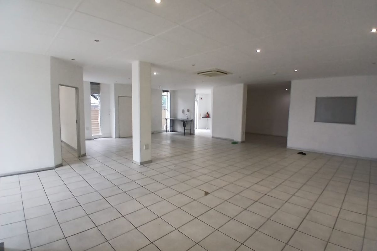 161m2 COMMERCIAL SPACE FOR RENT IN ST ANDREWS - Photo 2